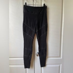 Mossimo size M  black white washed leggings